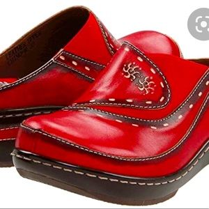 Spring Step L’Artiste red clogs, beautiful details, padded and pretty!